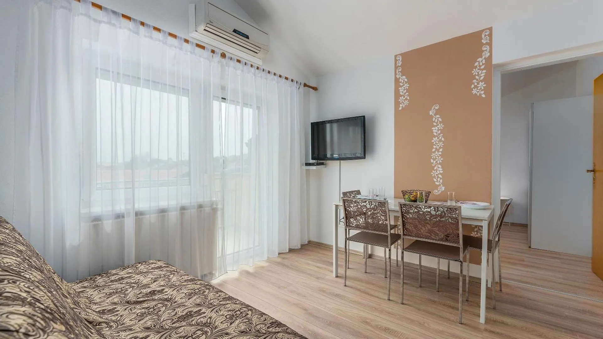 Gemuetliches Appartement In Funtana Mit Grill Apartamento