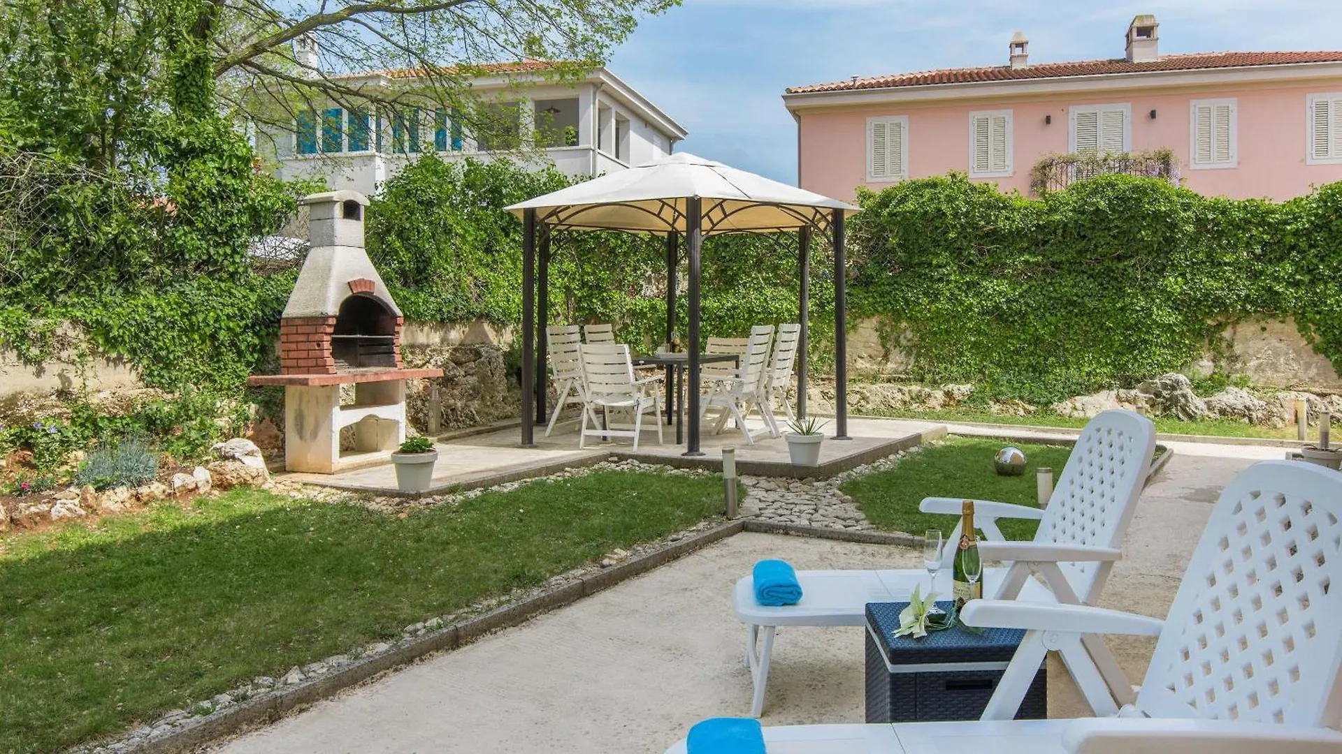 Apartamento Gemuetliches Appartement In Funtana Mit Grill