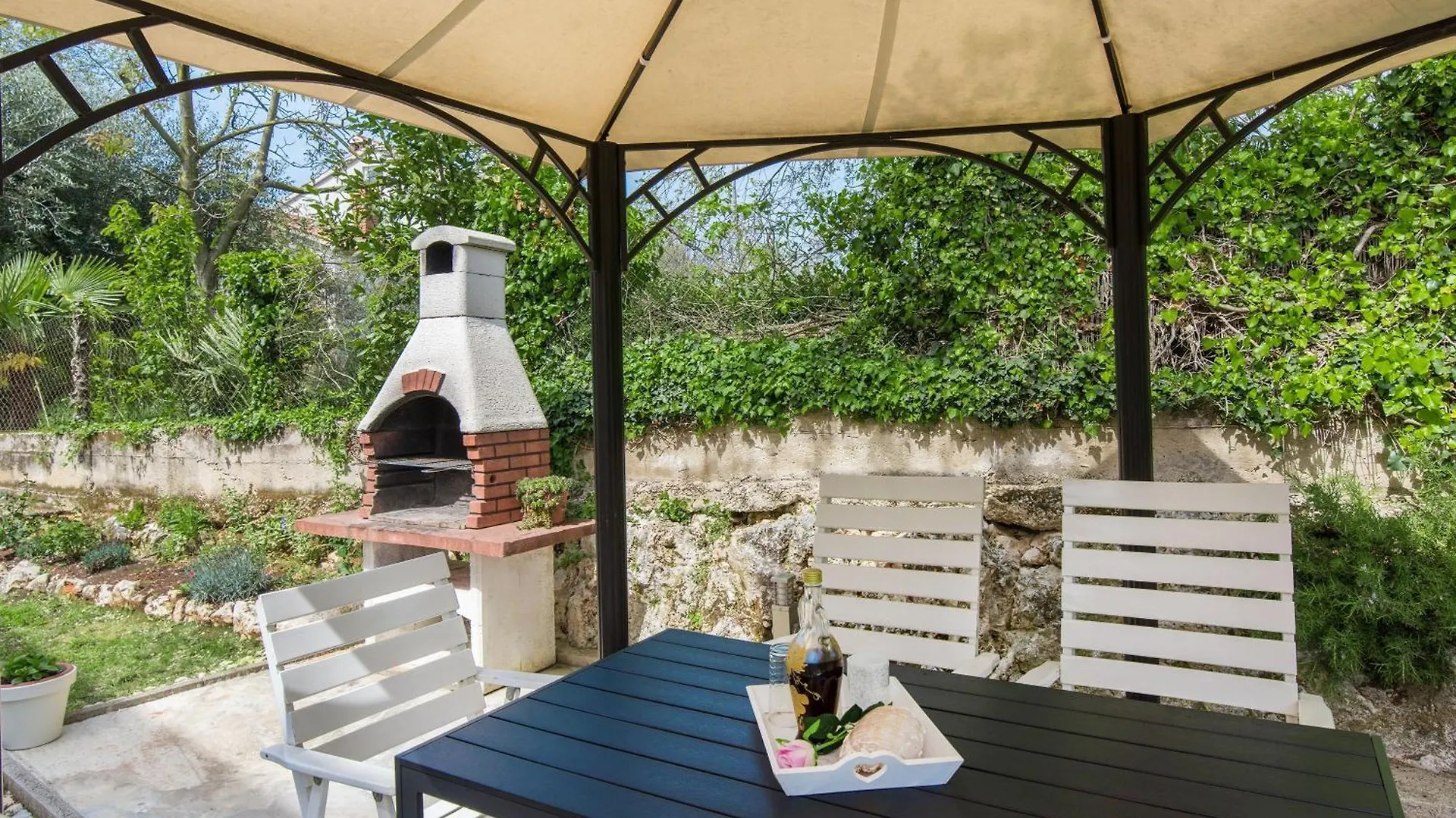 Gemuetliches Appartement In Funtana Mit Grill